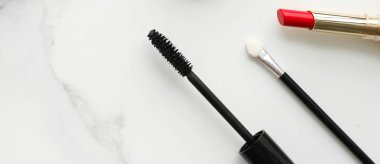 Kalıcı makyaj ve Kozmetik Tarih mermer, flatlay - modern kadınsı yaşam tarzı, vlog arka plan ve tarz stok kavramı. Güzellik ilham bir moda blog