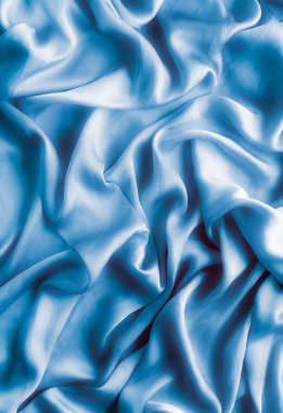 Mavi yumuşak ipek dalgalar, flatlay - şık kumaş dokular, arka ve modern pastel renklerle kavramı. Lüks dokunuş hissediyorum