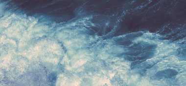 Güzel bir sahil şeridi Avrupa - seyahat, tatil ve yaz konsepti Atlas Okyanusu'nda görünümünü. Mükemmel tatil beldesi