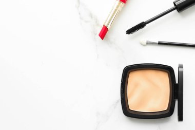 Kalıcı makyaj ve Kozmetik Tarih mermer, flatlay - modern kadınsı yaşam tarzı, vlog arka plan ve tarz stok kavramı. Güzellik ilham bir moda blog
