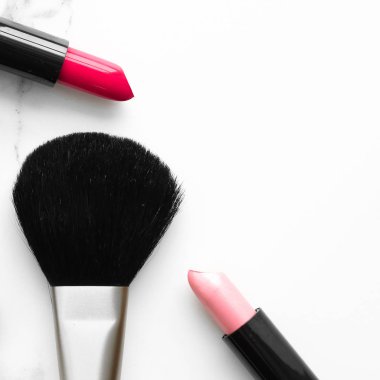 Kalıcı makyaj ve Kozmetik Tarih mermer, flatlay - modern kadınsı yaşam tarzı, vlog arka plan ve tarz stok kavramı. Güzellik ilham bir moda blog