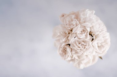 Gelin Buketi beyaz gül - düğün günü, çiçek güzellik, lüks olay dekorasyon konsepti. Hayatımızın en mutlu günü