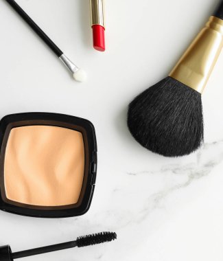 Kalıcı makyaj ve Kozmetik Tarih mermer, flatlay - modern kadınsı yaşam tarzı, vlog arka plan ve tarz stok kavramı. Güzellik ilham bir moda blog