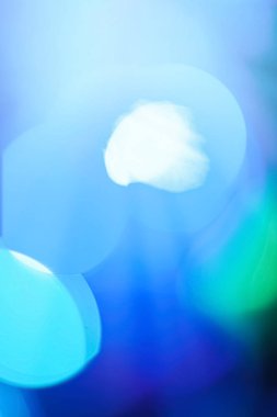 Renkli bulanık ışıklar - arka plan, bokeh bindirme ufuk tasarım konsepti. Hayal gücünüzü renk