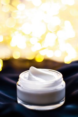 Lüks yüz kremi kavanoz bir koyu mavi ipek