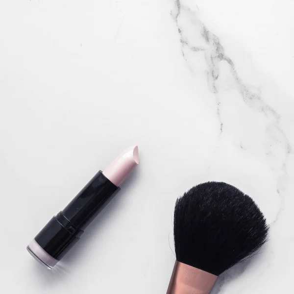 Make-up and cosmetics flatlay on marble — Stock Photo, Image