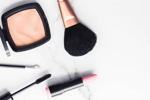 Make-up a kosmetiku flatlay na mramor — Stock fotografie