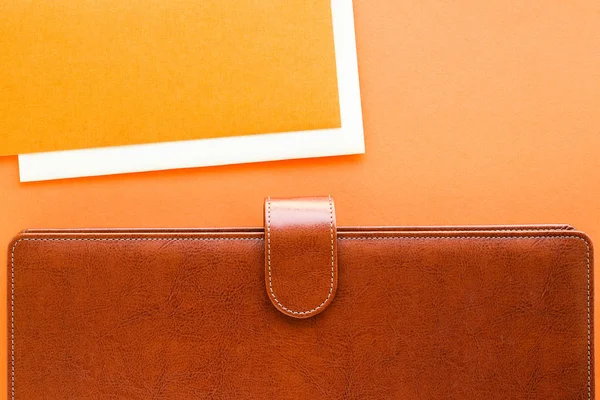 Luxury business brun kort-fallet på kontoret tabell skrivbordet, flatl — Stockfoto