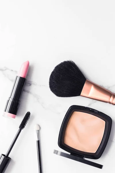 Make-up a kosmetiku flatlay na mramor — Stock fotografie