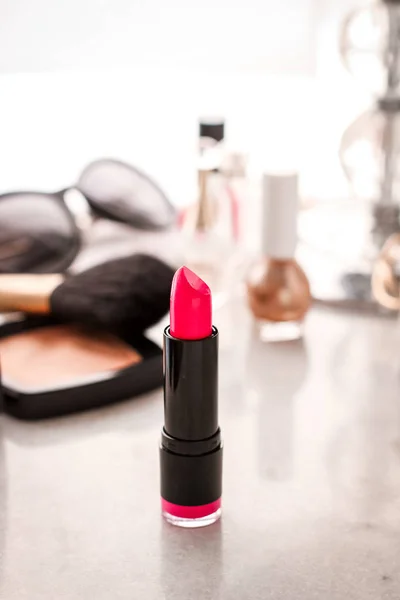 Luxus-Make-up und Kosmetik auf dem Eitelkeitstisch — Stockfoto