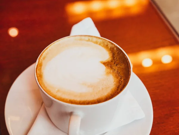Cappuccino di restoran, saat istirahat minum kopi — Stok Foto