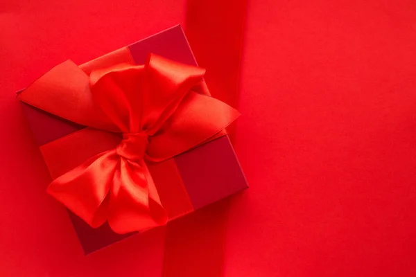 Luxury holiday gifts on red — Stock Photo, Image