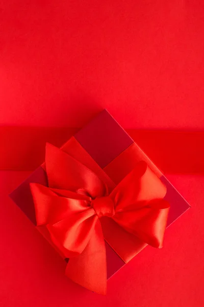 Luxury holiday gifts on red — Stock Photo, Image