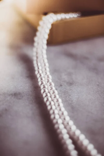 Pearl jewellery in a  golden gift box — Stock Photo, Image