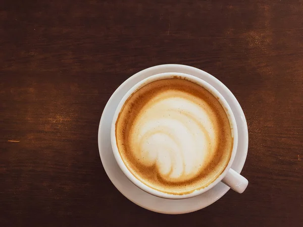 Cappuccino i en restaurang, på en fika — Stockfoto