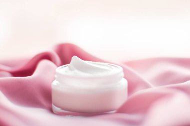 Lüks yüz kremi kavanoz yumuşak pembe ipek