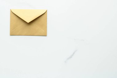 Mermer arka plan, ileti kavram zarflara