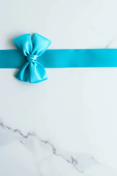 Blue silk ribbon on marble, top view — Stock Photo, Image