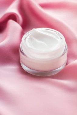 Lüks yüz kremi kavanoz yumuşak pembe ipek
