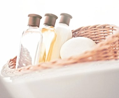 Onun için banyo essentials