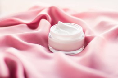 Lüks yüz kremi kavanoz yumuşak pembe ipek