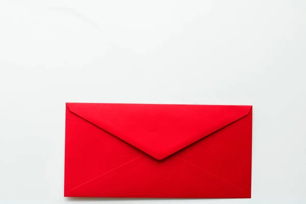 Envelopes sobre fundo de mármore, conceito de mensagem — Fotografia de Stock