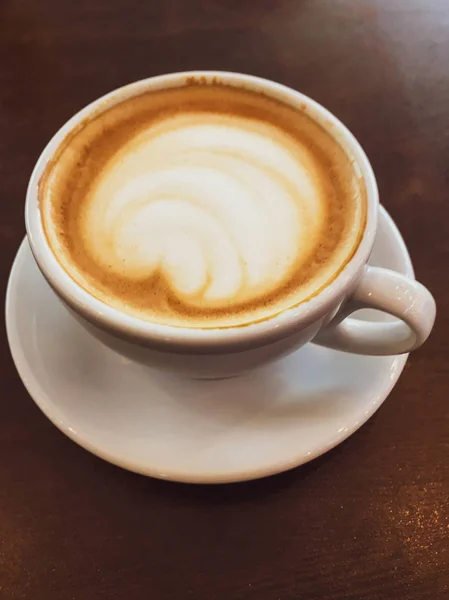 Cappuccino w restauracji, przerwa na kawę — Zdjęcie stockowe
