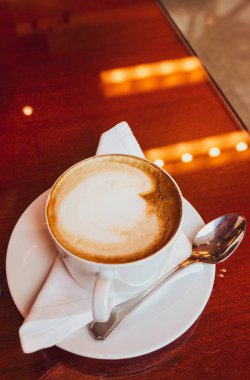 Kapuçino bir restoranda bir kahve molası