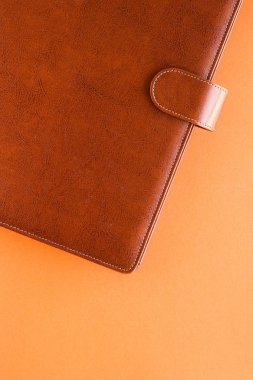 Lüks iş kahverengi kısa-çanta ofis tablo masasında flatl