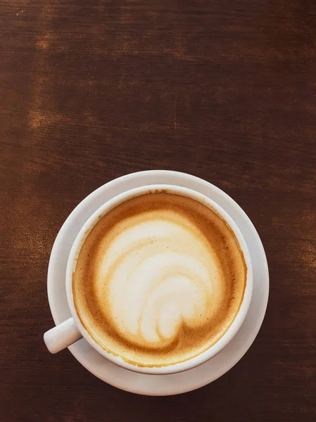 Kapuçino bir restoranda bir kahve molası — Stok fotoğraf