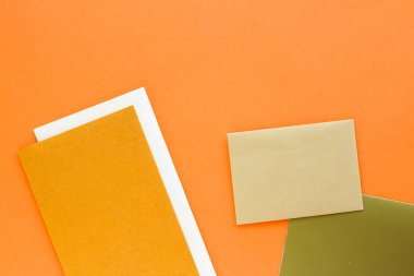 İş marka, flatlay mockup için kağıt kırtasiye seti