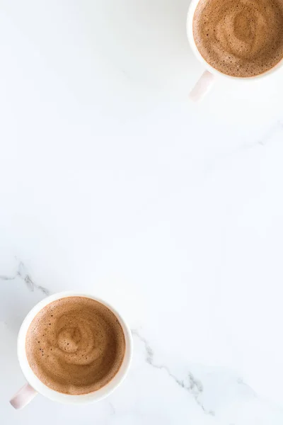 Hot aroma kopi pada marmer, flatlay — Stok Foto