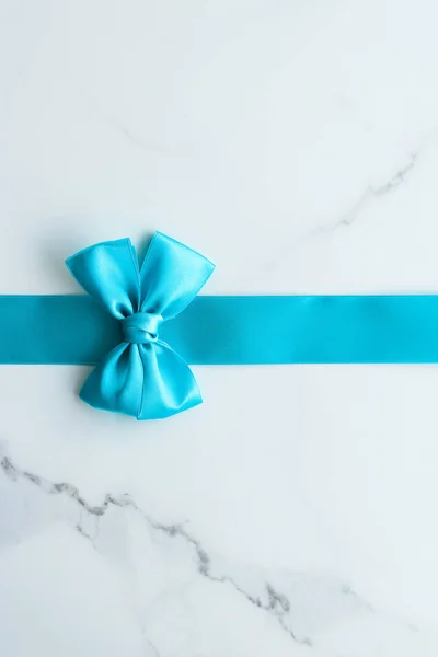 Blue silk ribbon on marble, top view — Stock Photo, Image