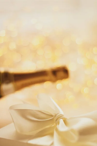 The bottle of champagne and holiday gift box — Stock Photo, Image