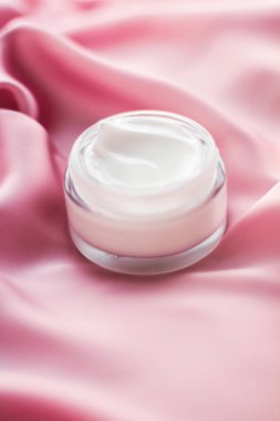 Lüks yüz kremi kavanoz yumuşak pembe ipek