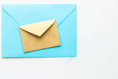 Mermer arka plan, ileti kavram zarflara