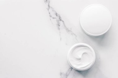 Mermer, ev spa flatlay arka plan üzerinde organik güzellik kozmetik
