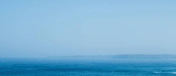 Vista de la costa del océano, viaje perfecto y destino de vacaciones —  Fotos de Stock