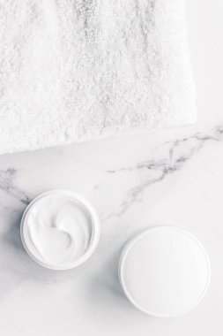 Mermer, ev spa flatlay arka plan üzerinde organik güzellik kozmetik