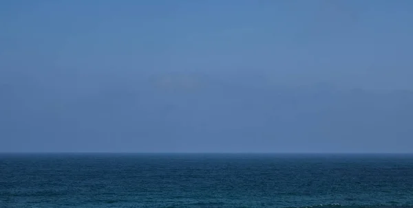 Widok na wybrzeże Oceanu, idealne miejsce na podróż i wakacje — Zdjęcie stockowe