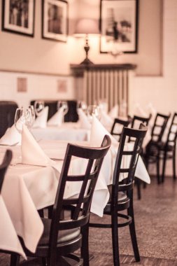 Restoran masa ayarı, klasik iç dekor