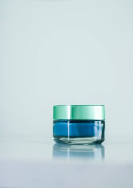 Güzellik maskesi, lüks nemlendirici kozmetik ürün.