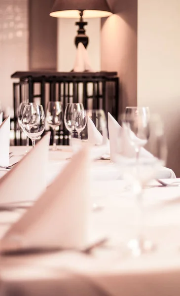 Restaurant table setting, classic interior decor — Stock Photo, Image
