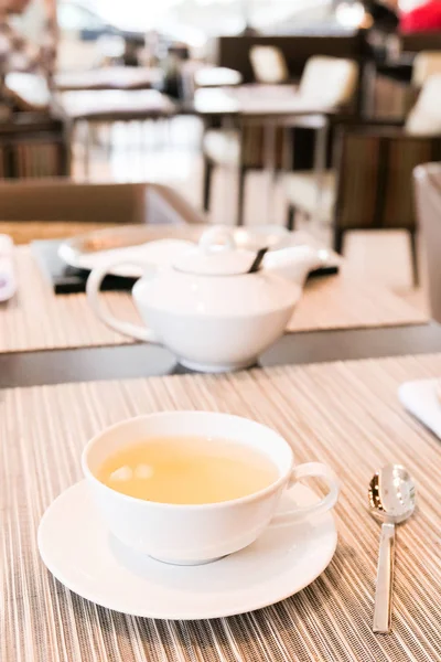 Green herbal tea in a restaurant, five o'clock — Stock Photo, Image