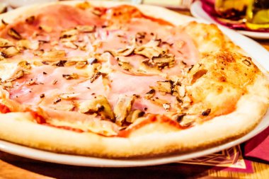İtalya'da pizzacı geleneksel İtalyan pizza, gastronomik trav