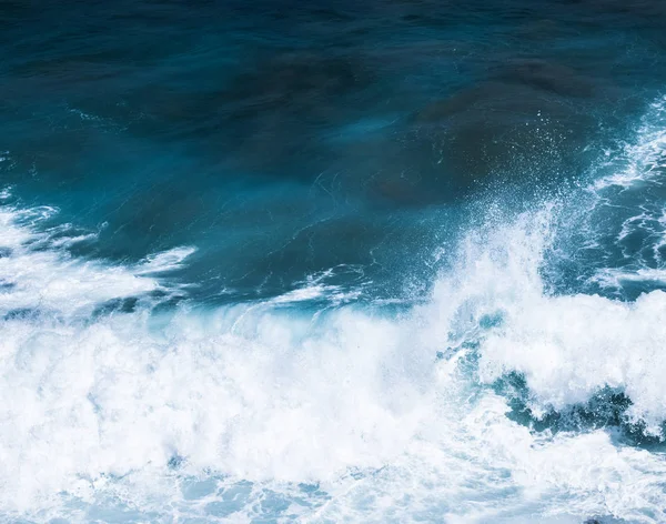 Okyanus manzarası, mükemmel seyahat ve tatil yeri.