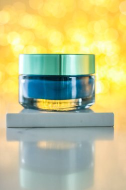 Güzellik maskesi, lüks nemlendirici kozmetik ürün.