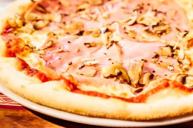 İtalya'da pizzacı geleneksel İtalyan pizza, gastronomik trav