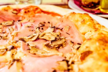 İtalya'da pizzacı geleneksel İtalyan pizza, gastronomik trav