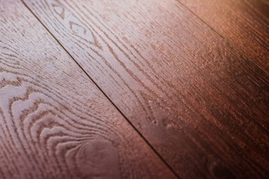 Kırmızı ahşap doku, iç tasarım